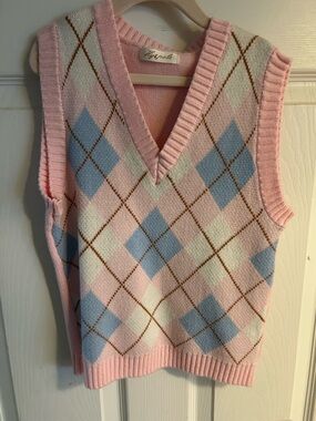 Sleeveless argyle sweater